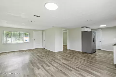 Living - 5246 Devron Dr, Jacksonville, FL 32209 photo 5 of 6