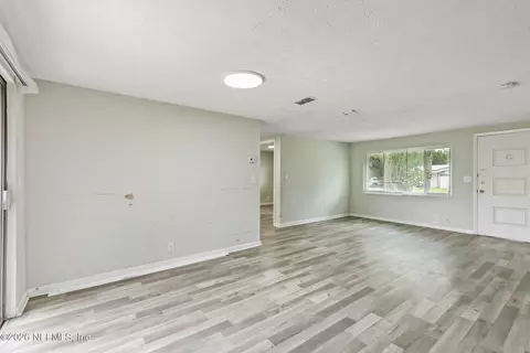 Living - 5246 Devron Dr, Jacksonville, FL 32209 photo 4 of 6