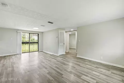 Living - 5246 Devron Dr, Jacksonville, FL 32209 photo 2 of 6