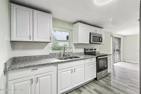 Kitchen - 5246 Devron Dr, Jacksonville, FL 32209 photo 2 of 3