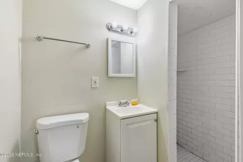 Bath - 5246 Devron Dr, Jacksonville, FL 32209 photo 1 of 2