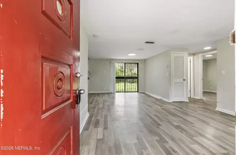 Living - 5246 Devron Dr, Jacksonville, FL 32209 photo 1 of 6