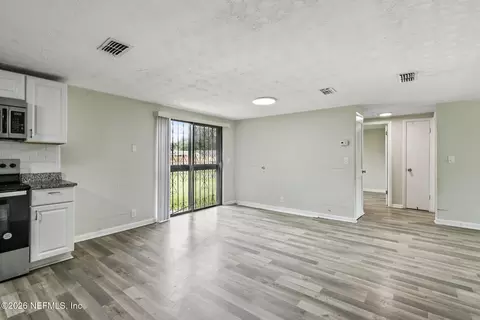Living - 5246 Devron Dr, Jacksonville, FL 32209 photo 6 of 6