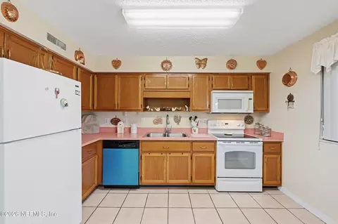 Kitchen - 1961 Swallow Run E, Orange Park, FL 32073 photo 2 of 2