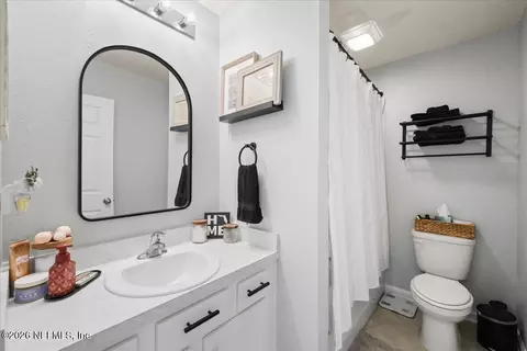 Bath - 699 Coastline Way, Saint Augustine, FL 32092 photo 2 of 3