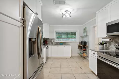 Kitchen - 45180 Booth St, Callahan, FL 32011 photo 5 of 5