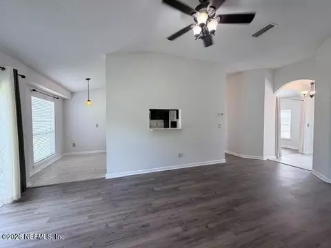 Living - 861653 Worthington Dr, Yulee, FL 32097 photo 5 of 9