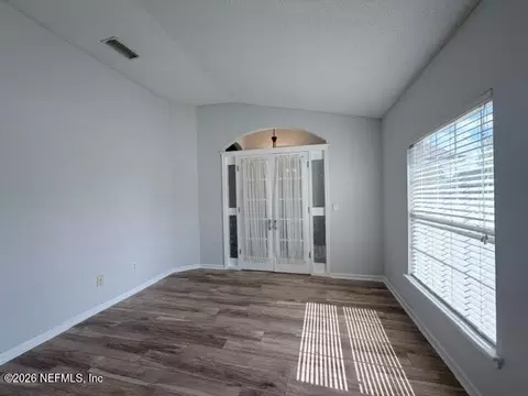 Living - 861653 Worthington Dr, Yulee, FL 32097 photo 8 of 9