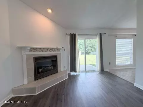 Living - 861653 Worthington Dr, Yulee, FL 32097 photo 4 of 9
