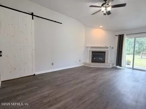 Living - 861653 Worthington Dr, Yulee, FL 32097 photo 2 of 9