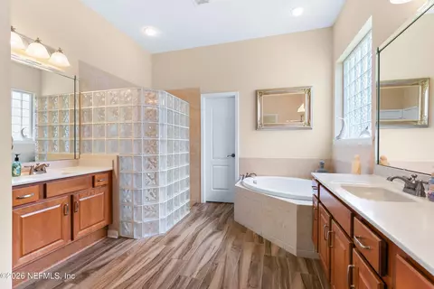 Bath - 795 Eagle Cove Dr, Fleming Island, FL 32003 photo 2 of 3