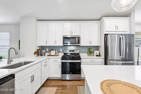 Kitchen - 12924 Holsinger Blvd, Jacksonville, FL 32256 photo 5 of 8