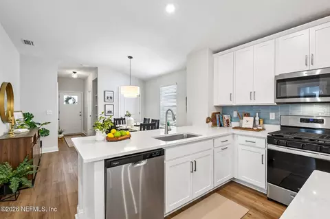 Kitchen - 12924 Holsinger Blvd, Jacksonville, FL 32256 photo 6 of 8
