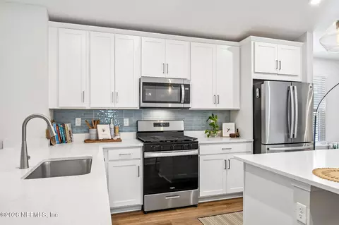 Kitchen - 12924 Holsinger Blvd, Jacksonville, FL 32256 photo 4 of 8