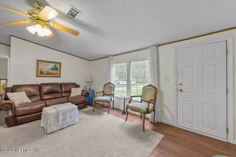 703 Walker Dr, Interlachen, FL 32148 photo 4