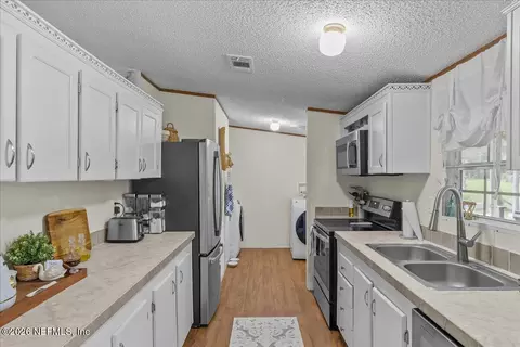 703 Walker Dr, Interlachen, FL 32148 photo 9