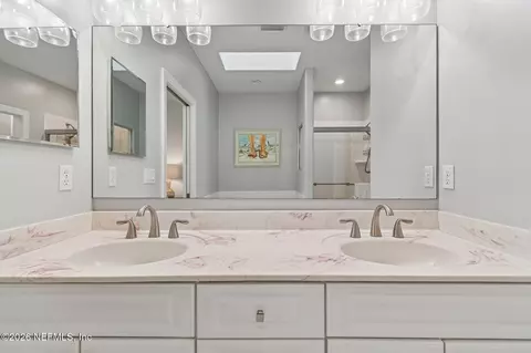 Bath - 123 Sunset Cir S, Saint Augustine Beach, FL 32080 photo 3 of 10