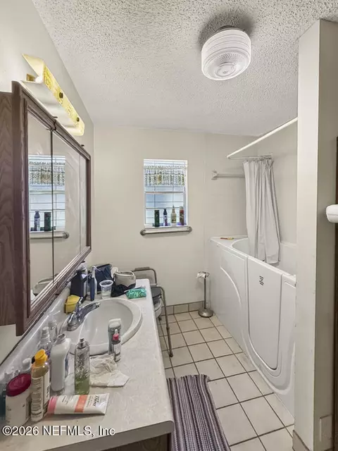 Bath - 137 Blanco St, Saint Augustine, FL 32084 photo 3 of 4