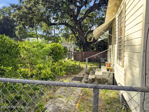 Exterior - 137 Blanco St, Saint Augustine, FL 32084 photo 13 of 20