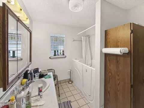 Bath - 137 Blanco St, Saint Augustine, FL 32084 photo 1 of 4