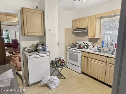 Kitchen - 137 Blanco St, Saint Augustine, FL 32084 photo 4 of 6