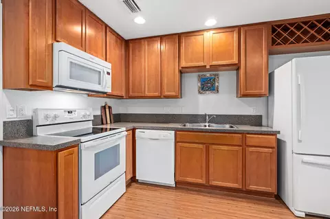 Kitchen - 168 Islander Cir, Saint Augustine, FL 32080 photo 2 of 3