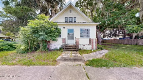 216 N Summit St, Crescent City, FL 32112