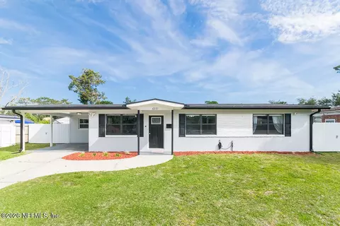 6221 Ashwood Ln, Jacksonville, FL 32277