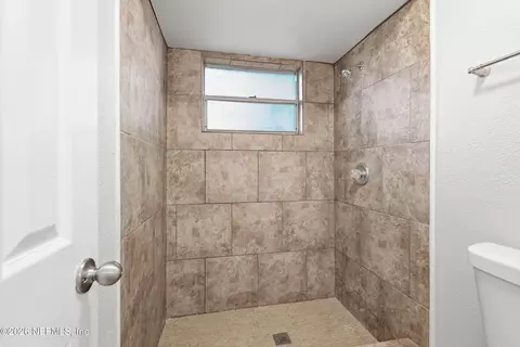 Bath - 1631 Windhaven Dr E, Jacksonville, FL 32225 photo 2 of 5