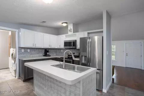 101 W Strickland Rd, Interlachen, FL 32148 photo 8