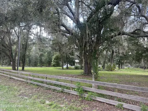 101 W Strickland Rd, Interlachen, FL 32148 photo 4