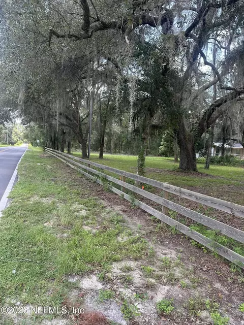 101 W Strickland Rd, Interlachen, FL 32148 photo 2