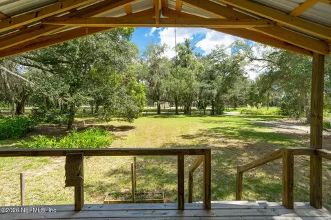 101 W Strickland Rd, Interlachen, FL 32148 photo 3