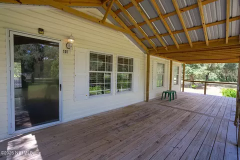 101 W Strickland Rd, Interlachen, FL 32148 photo 4
