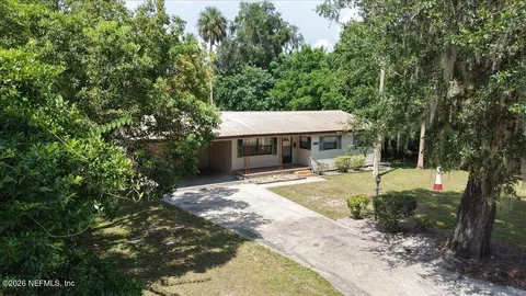 206 Oleander Ave, Crescent City, FL 32112