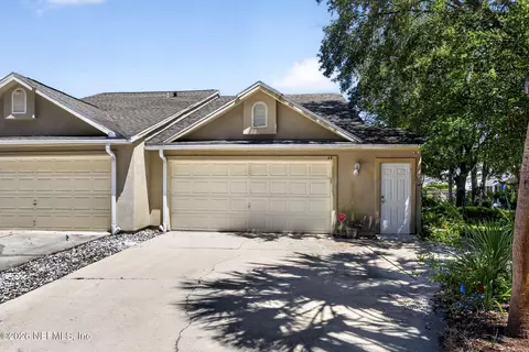 49 Fox Valley Dr, Orange Park, FL 32073
