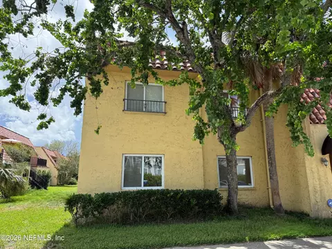 6552 La Mirada Dr E, Jacksonville, FL 32217