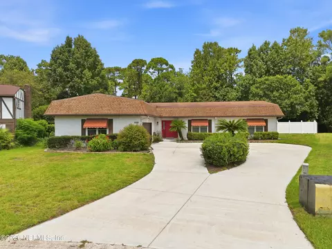 6151 Grayling Dr, Jacksonville, FL 32256