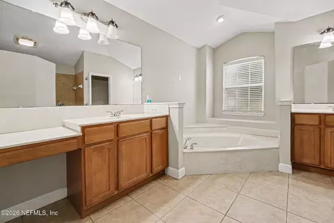 Bath - 1803 Sentry Oak Ct, Fleming Island, FL 32003 photo 1 of 4