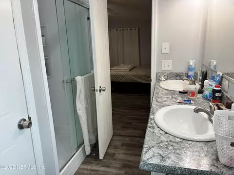 Bath - 104 Reaves Ave, Interlachen, FL 32148 photo 2 of 4