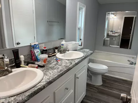 Bath - 104 Reaves Ave, Interlachen, FL 32148 photo 1 of 4
