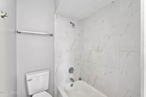 Bath - 11277 Windtree Dr E, Jacksonville, FL 32257 photo 3 of 4