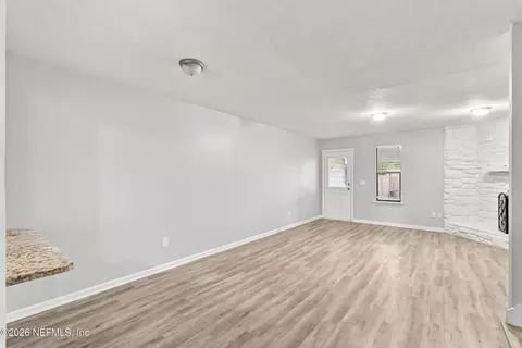 Living - 11277 Windtree Dr E, Jacksonville, FL 32257 photo 2 of 5