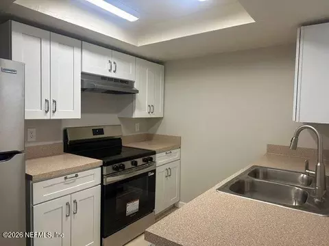 Kitchen - 2947 Bayshore Dr E, Jacksonville, FL 32233 photo 4 of 4