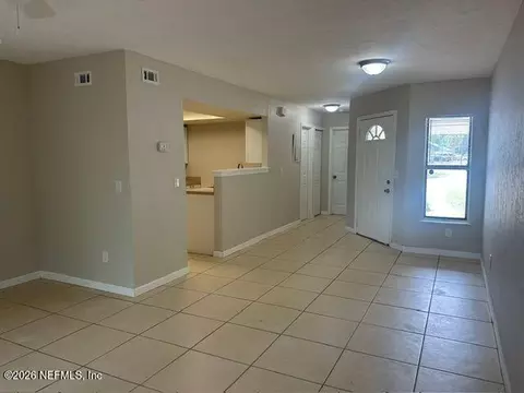 Living - 2947 Bayshore Dr E, Jacksonville, FL 32233 photo 3 of 5