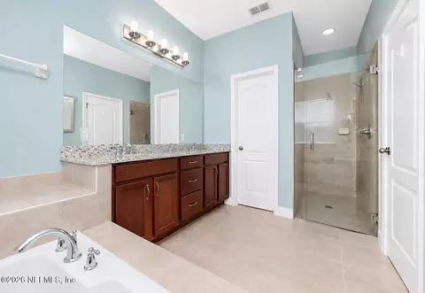 Bath - 862 Battersea Dr, Saint Augustine, FL 32095 photo 2 of 2