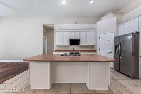 Kitchen - 725 Corrigan Dr, Saint Augustine, FL 32092 photo 2 of 5