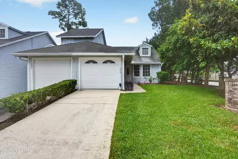 11095 Wandering Oaks Dr, Jacksonville, FL 32257