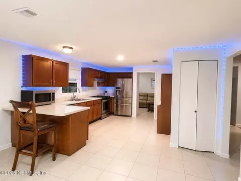 569 Coppitt Dr E, Orange Park, FL 32073 photo 4