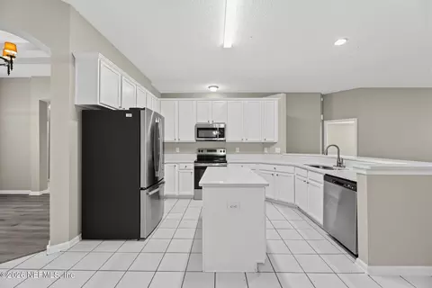 Kitchen - 627 Hampton Downs Ct, Saint Johns, FL 32259 photo 3 of 4